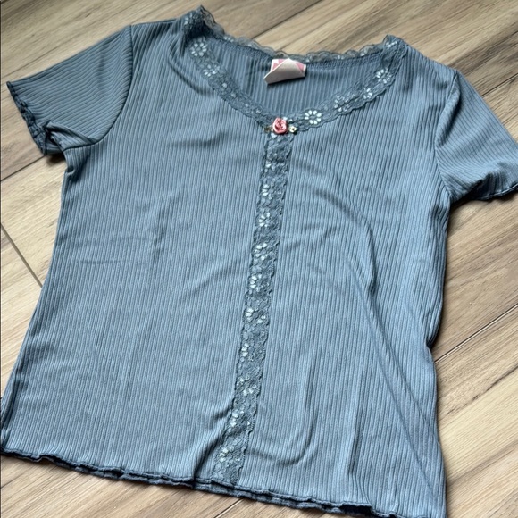 Elegant Blue Lace Trim Top - Picture 1 of 6